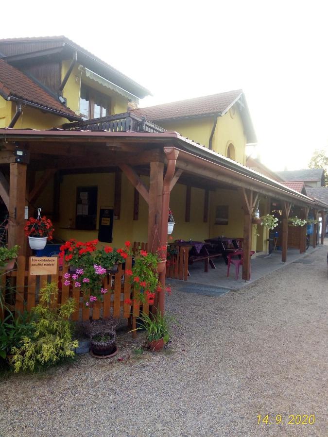 Guest House Vila Frydstejn ภายนอก รูปภาพ